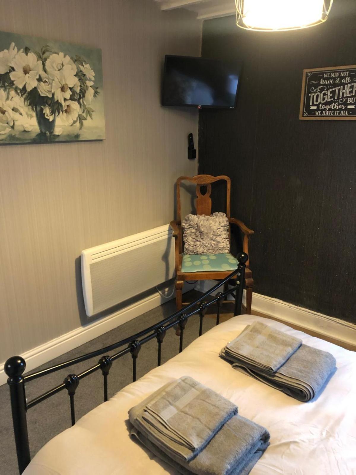 The Eagles Inn Rhayader Esterno foto